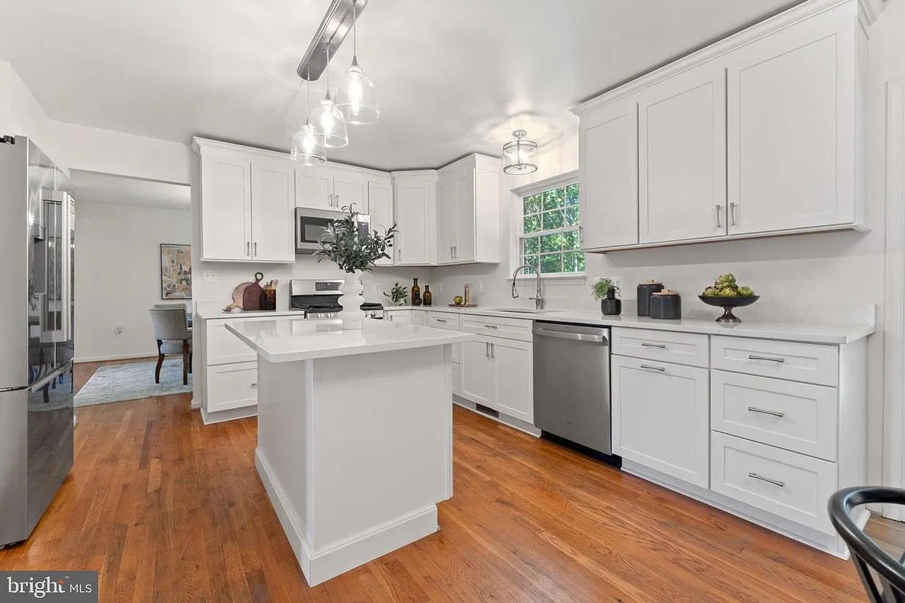 5 bed, 3.5 bath, 3300 sqft, $3,650 — Photo 3