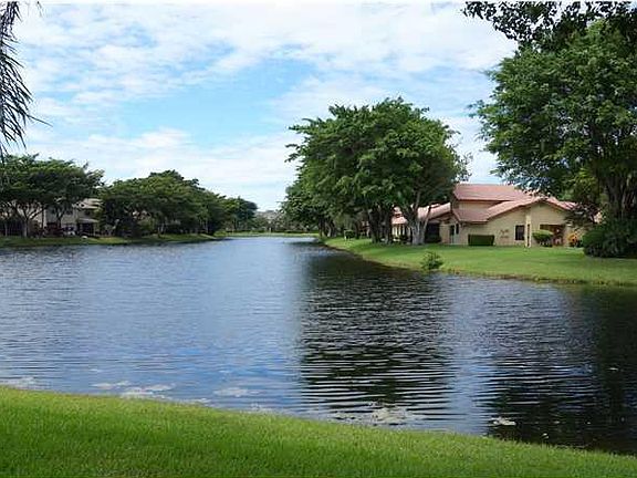 2nd image of 689 N Shore Drive #689