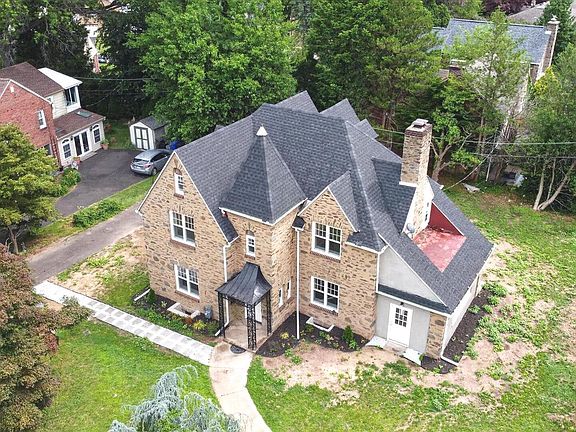 5th image of 401 Carlton Ave