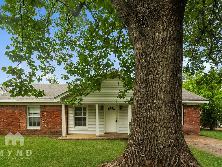 2274 Ashland Dr — Photo 23