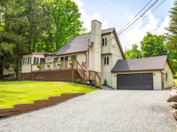33 Forest Ln, Lake Ariel, PA 18436