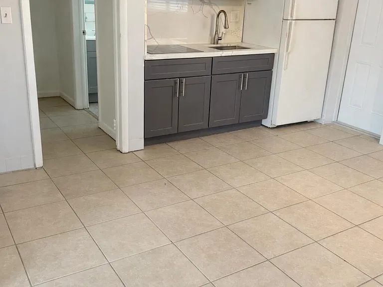 1017 SE 3rd St #3 — Photo 6