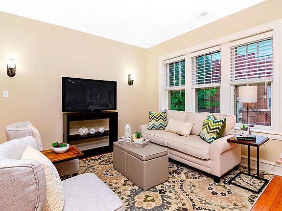 3rd image of 225 N Oak Park Ave APT 3W