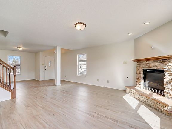 3rd image of 937 Indigo Dr