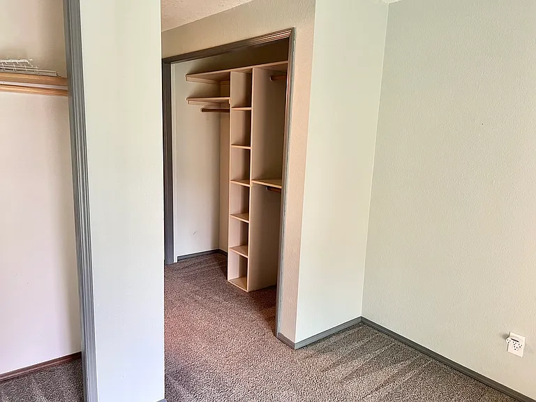2571 Ermine St SE — Photo 5