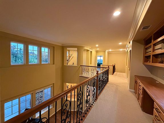 2nd image of 624 Ridgemont Cir