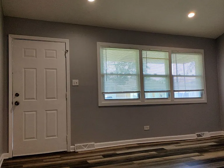 11540 S Peoria St — Photo 3