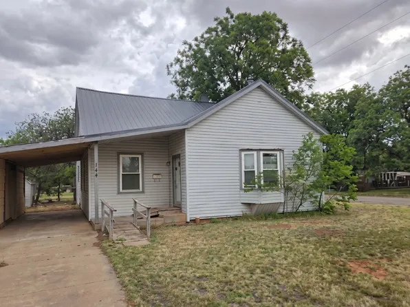 200 Avenue F SE, Childress, TX 79201