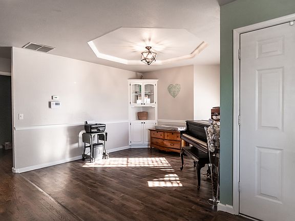 Front room/Front door.