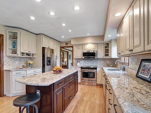 3rd image of 8541 Davington Dr