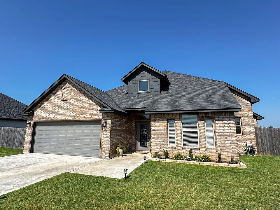 1035 Greenview Dr