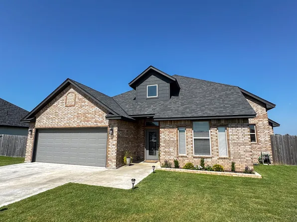 1035 Greenview Dr, Elgin, OK 73538
