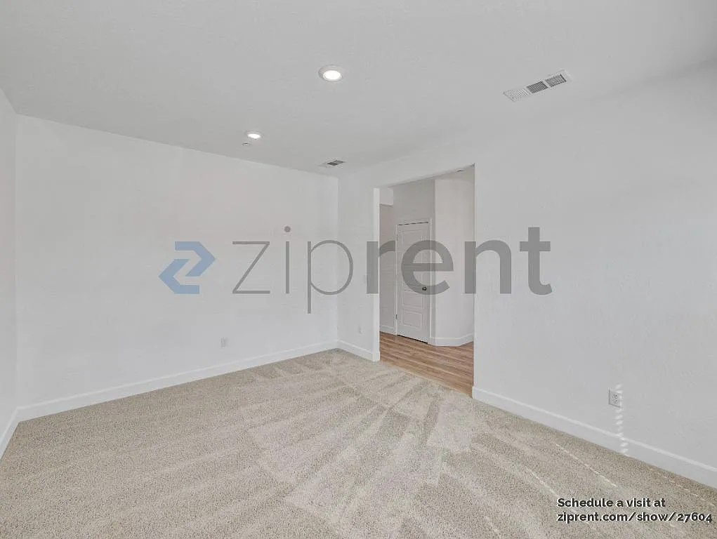 3 bed, 1898 sqft, $2,640 — Photo 2