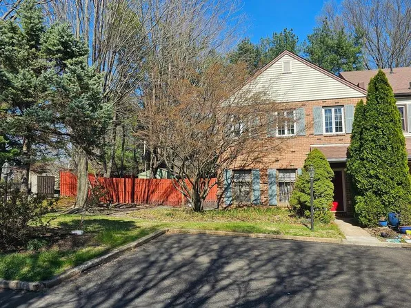 176 Kenton Dr, Langhorne, PA 19047