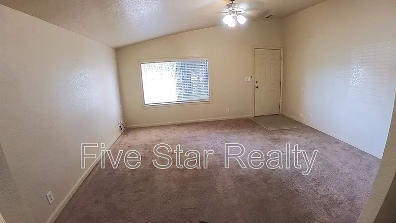 3 bed, 2.0 bath, 1120 sqft, $1,950 — Photo 3