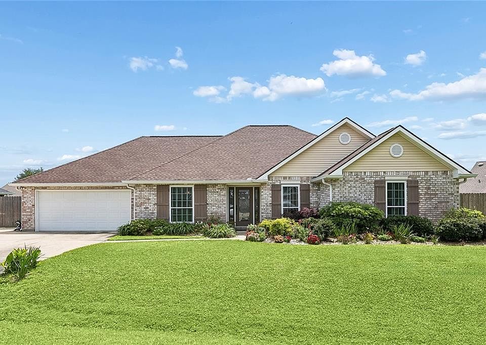 1st image of 135 Magnolia Ct