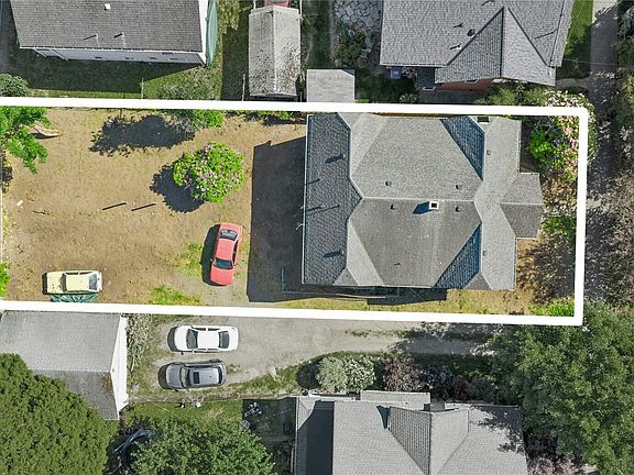 5th image of 2916 18th Avenue S
