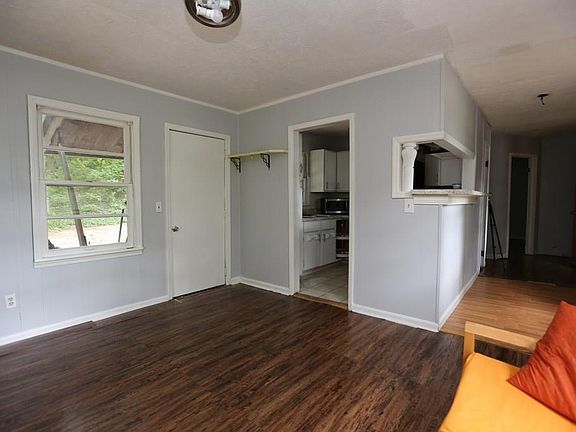 4th image of 1095 Adcock Cir SW