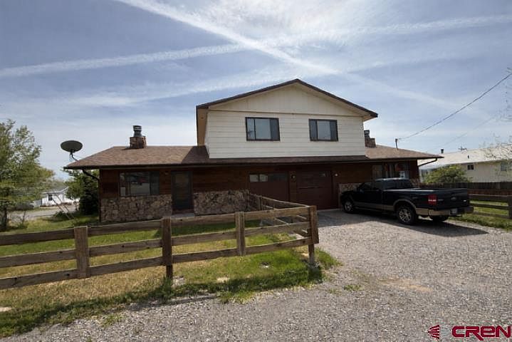 1st image of 915 NW Birch Avenue
