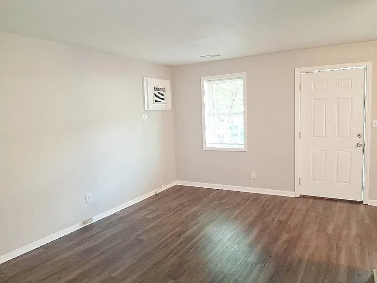 1514 N Pierson Ave — Photo 3