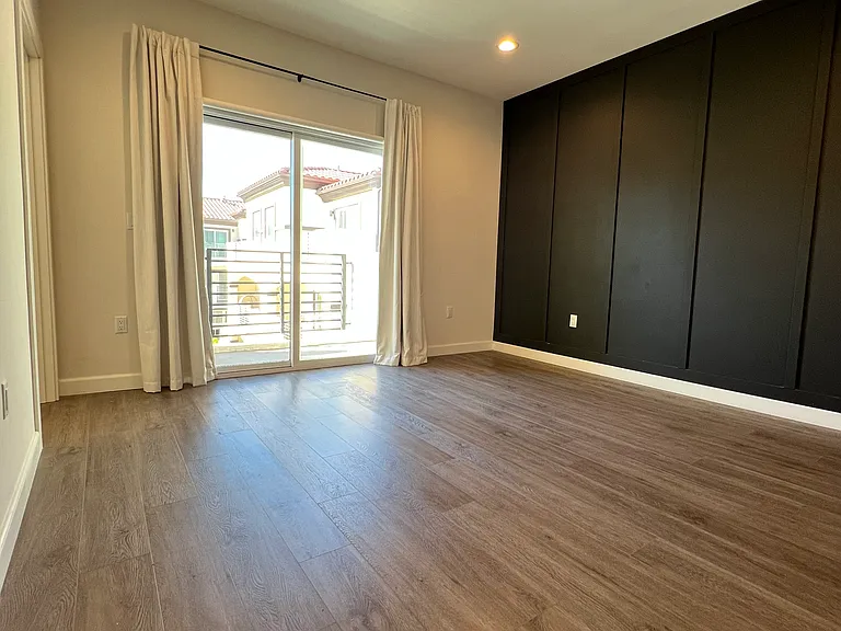 926 Warwick Ave — Photo 20