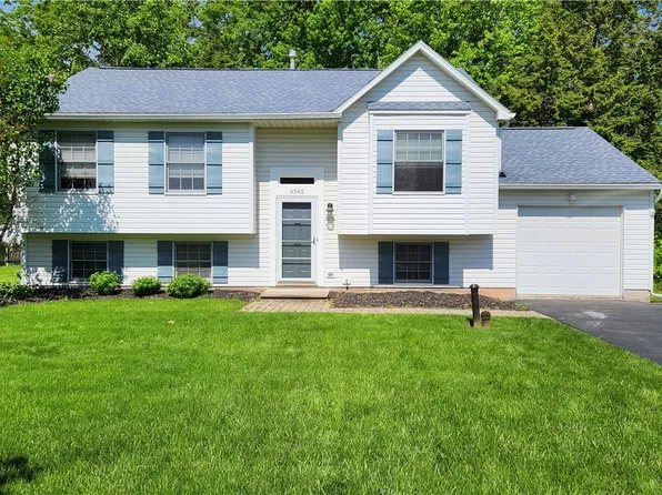 9582 Clarecastle Path, Brewerton, NY 13029