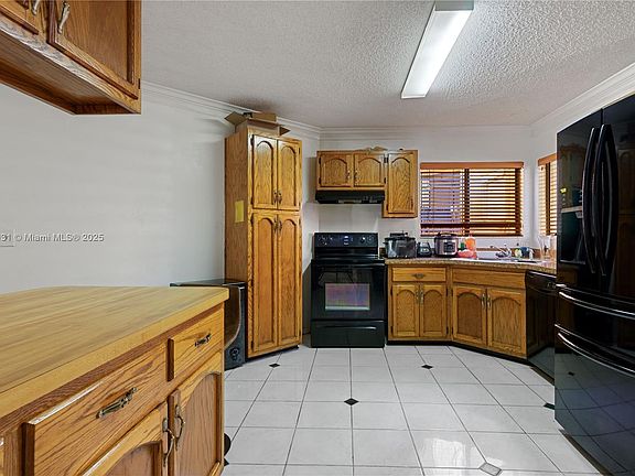 5th image of 10057 Romaine Cir N