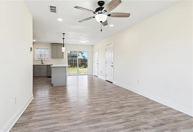 3 bed, 2.0 bath, 1200 sqft, $1,800 — Photo 3