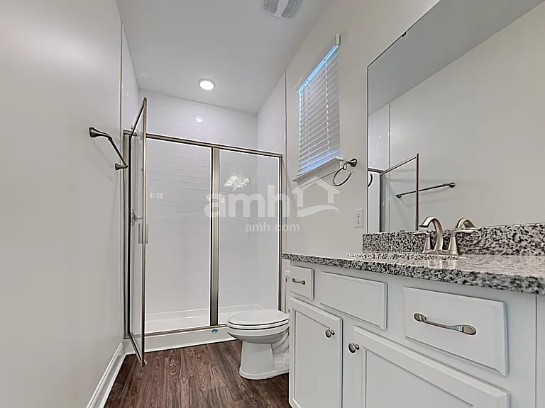 611 E Lionel Rd — Photo 12