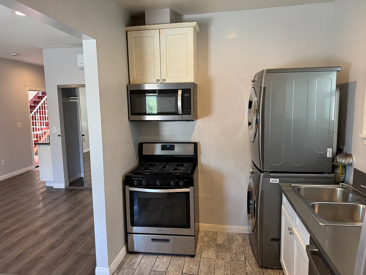 Building Photo - 3125 Walton Ave #4