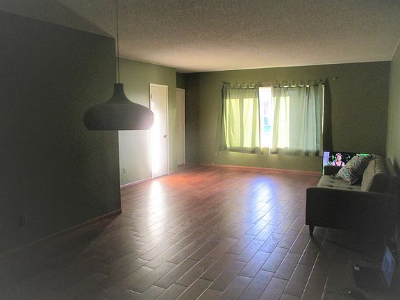 2nd image of 2106 E Ellis Dr