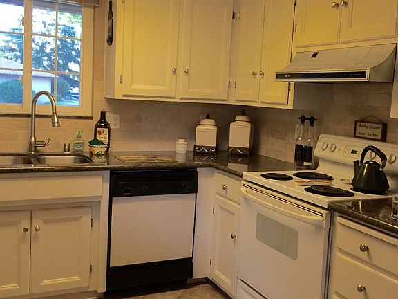 3rd image of 108 Vineyard Dr