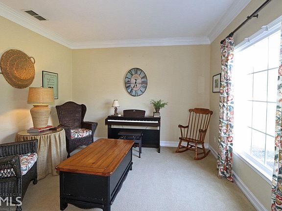 4th image of 555 Nellie Ln