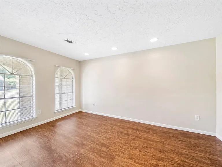 7962 Southmeadow Dr — Photo 10