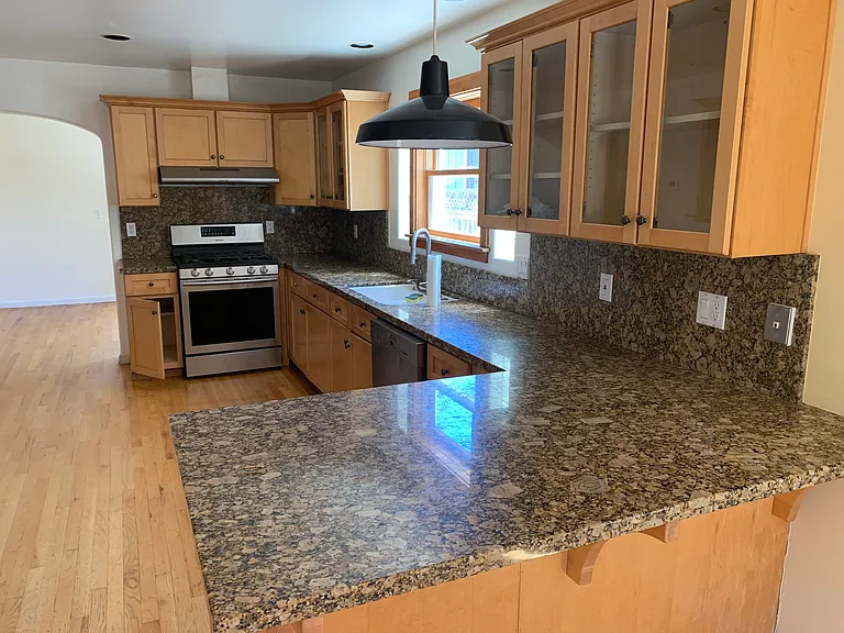 117 Grover Ln — Photo 2