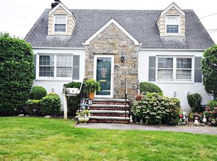 11 Dorothy Pl, Lynbrook, NY 11563