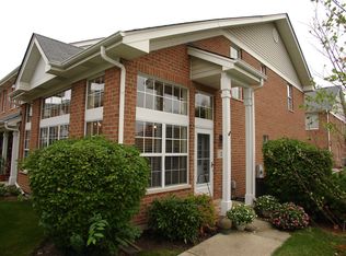 2 Saint Regis Ct, Elmhurst, IL 60126