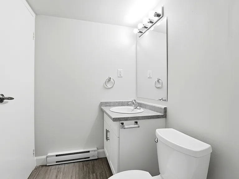 666 Chippawa St — Photo 19