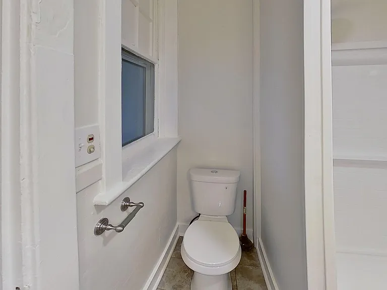 568 Park Ave #1 — Photo 7