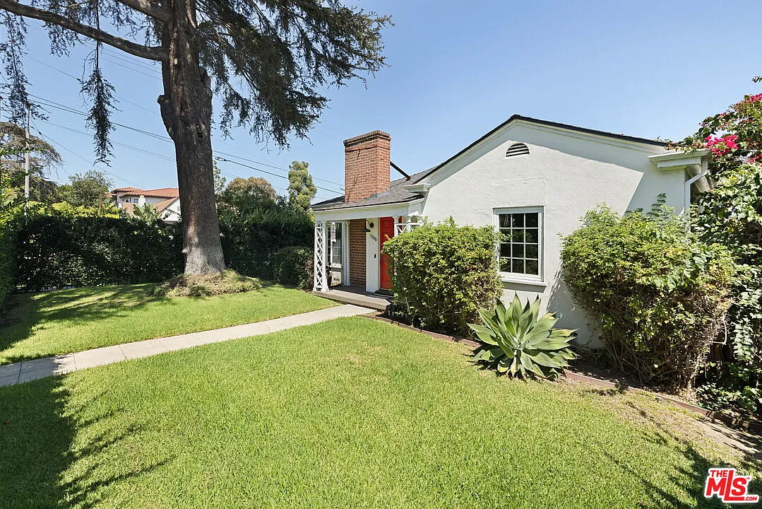 2 bed, 1.5 bath, 1117 sqft, $4,995 — Photo 2