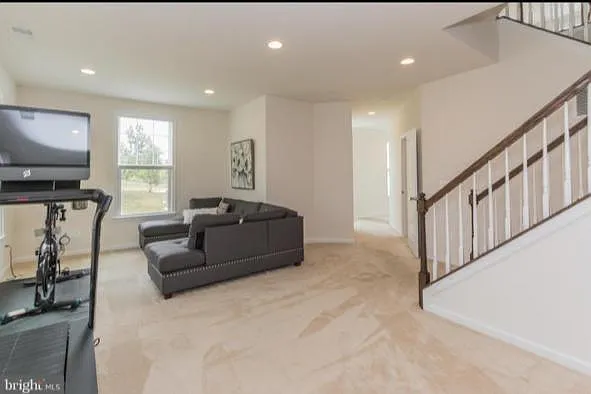 42275 Lancaster Woods Sq — Photo 22
