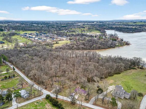 E Lake Rd, Springdale, AR 72762