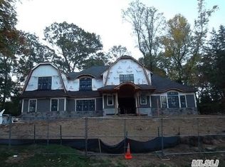 205 Elm Dr, Roslyn, NY 11576