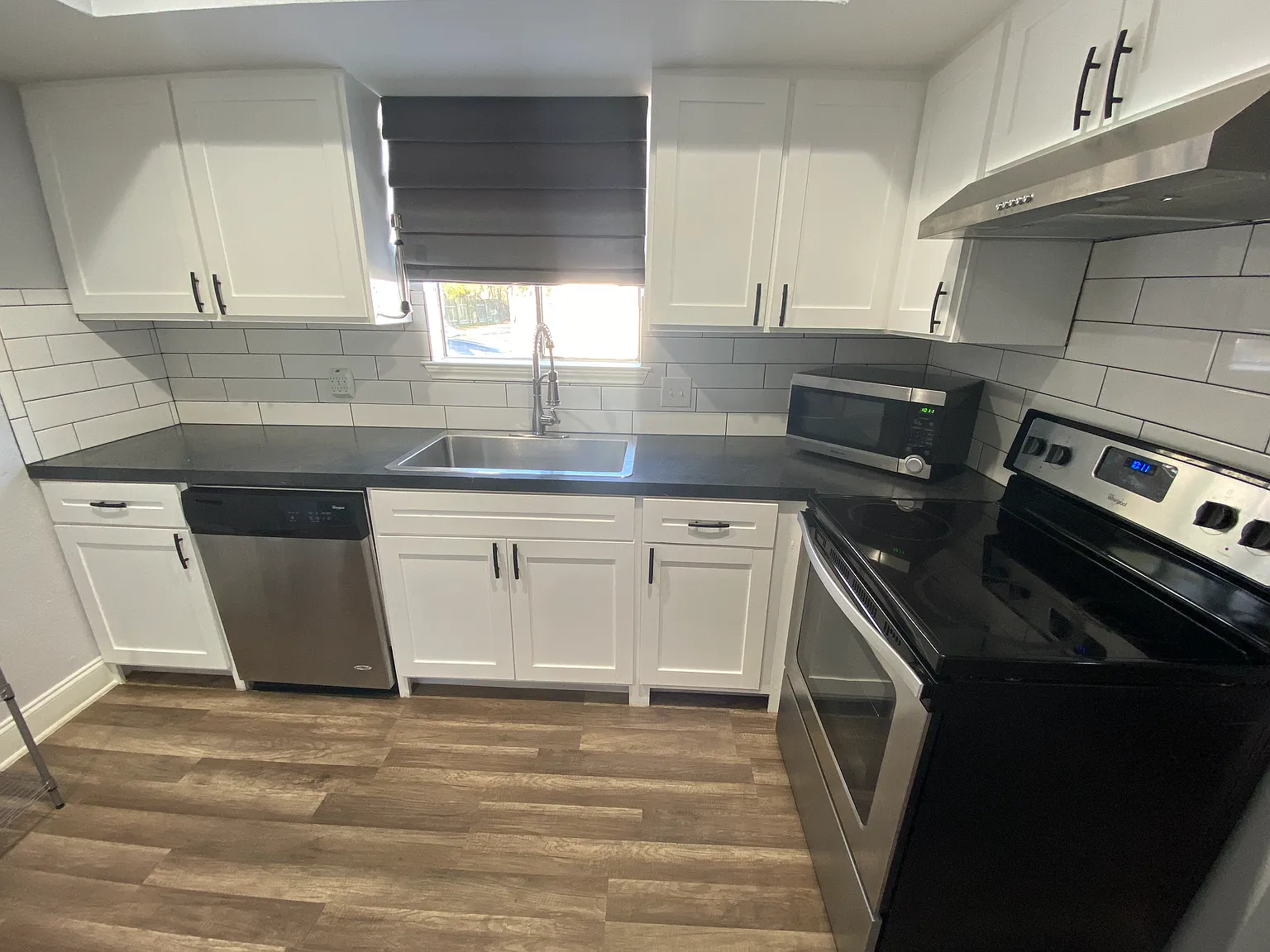 2 bed, 1050 sqft, $1,900 — Photo 2