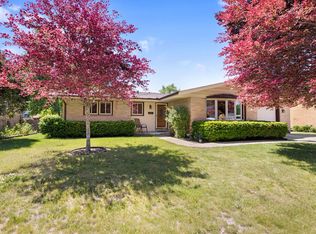 218 Gladys Ave, Fox River Grove, IL 60021