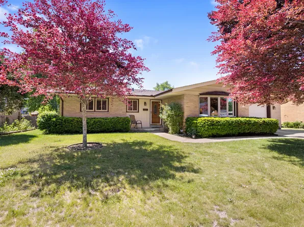 218 Gladys Ave, Fox River Grove, IL 60021
