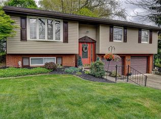 693 Harborview Dr, Pittsburgh, PA 15239