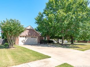 205 S Poplar Ave, Broken Arrow, OK 74012