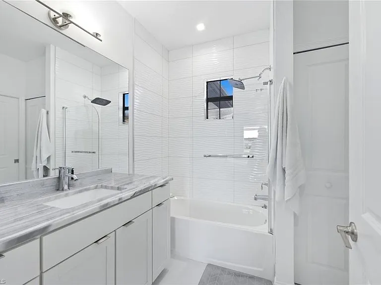 7345 Rockefeller Dr — Photo 28
