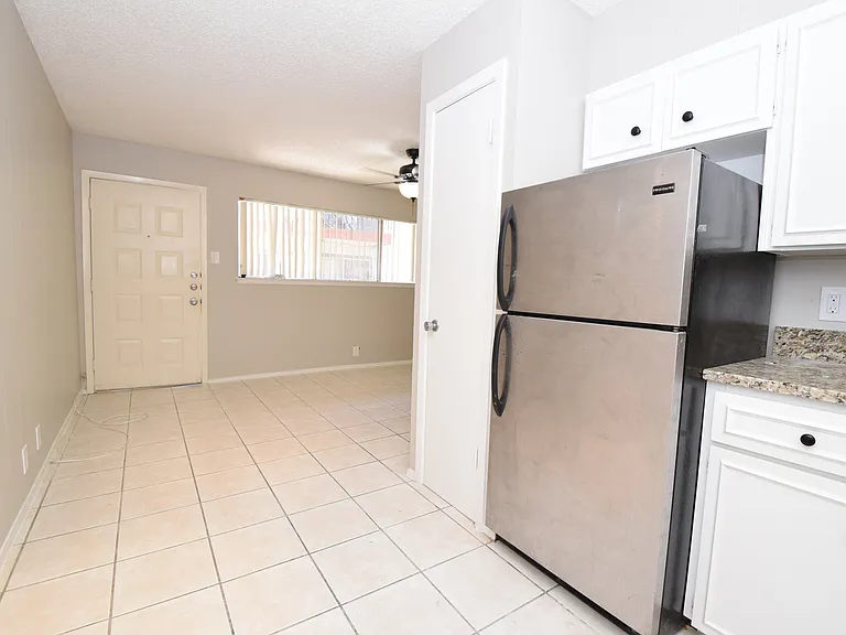 2404 Longview St #103 — Photo 9